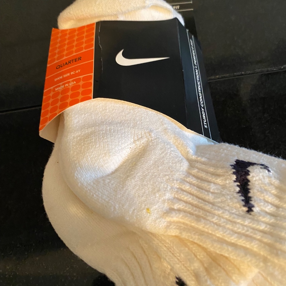 NIKE - Picture 3 of 9